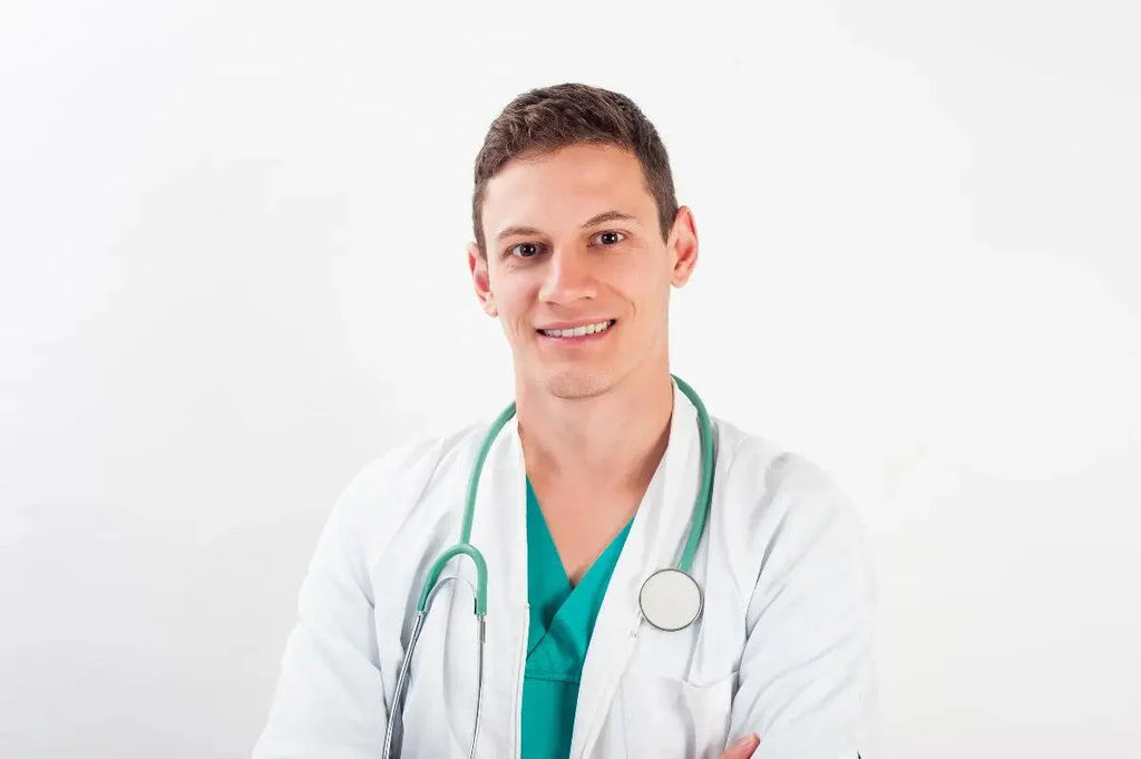 موديلات زي طبي رجالي : احدث صيحات ٢٠٢٥